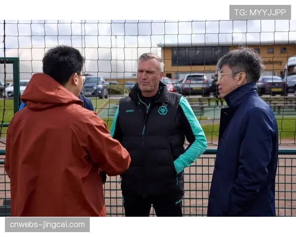 前英超定位球教练受邀访问上海申花，进行短期交流培训